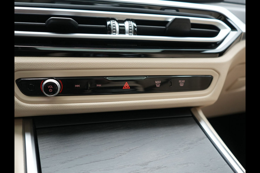 BMW 3 Serie Touring 320e Luxury Line Facelift PHEV Dealer O.H. | Trekhaak Af Fabriek | Panodak | Head Up | Adaptive Cruise | 360 Camera | Lederen Sportstoelen Verwarmd | Sfeerverlichting | Apple Carplay | Keyless | Widescreen Navi | DAB | Plug In Hybrid