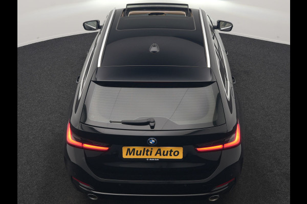 BMW 3 Serie Touring 320e Luxury Line Facelift PHEV Dealer O.H. | Trekhaak Af Fabriek | Panodak | Head Up | Adaptive Cruise | 360 Camera | Lederen Sportstoelen Verwarmd | Sfeerverlichting | Apple Carplay | Keyless | Widescreen Navi | DAB | Plug In Hybrid
