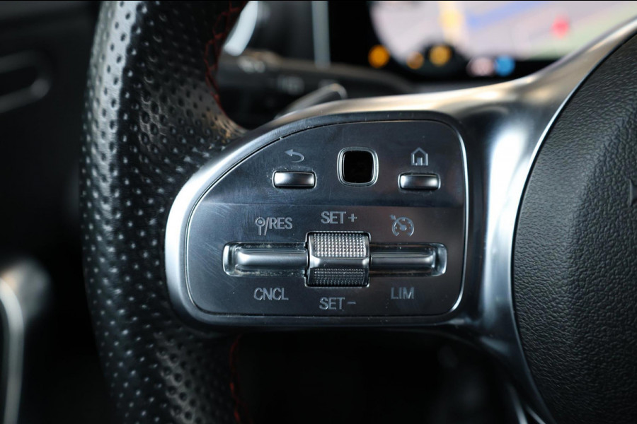 Mercedes-Benz A-Klasse 180 AMG Line BTW/LED/VIRTUAL/PANO/HALF LEER+ALCANTARA+S.VERWARMIN/18"LMV/CAM/ACC/ECC/12 MDN GARANTIE!