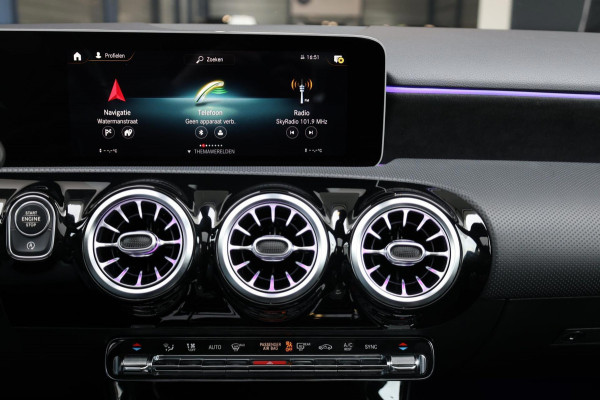 Mercedes-Benz A-Klasse 180 AMG Line BTW/LED/VIRTUAL/PANO/HALF LEER+ALCANTARA+S.VERWARMIN/18"LMV/CAM/ACC/ECC/12 MDN GARANTIE!