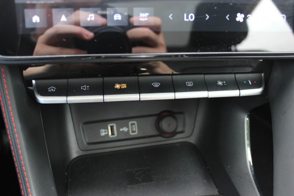 MG Mg zs ev EV Long Range Luxury 70 kWh / Panoramadak / Camera / Leder / CarPlay / Keyless / 17'' / Stoelverwarming / Dodehoek / DAB / ACC