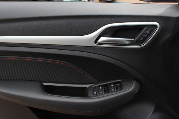 MG Mg zs ev EV Long Range Luxury 70 kWh / Panoramadak / Camera / Leder / CarPlay / Keyless / 17'' / Stoelverwarming / Dodehoek / DAB / ACC