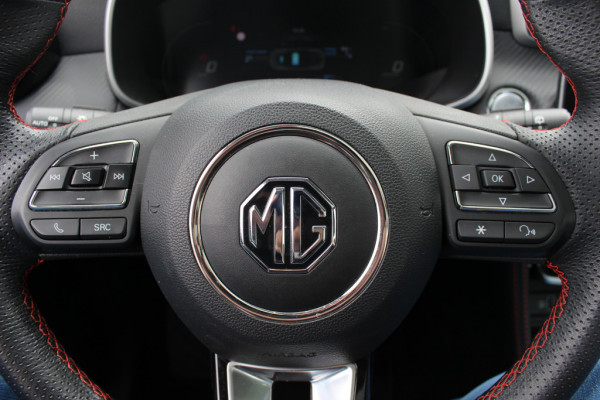 MG Mg zs ev EV Long Range Luxury 70 kWh / Trekhaak / Panoramadak / Camera / Leder / CarPlay / Keyless / 17'' / Stoelverwarming / Dodehoek / DAB / ACC