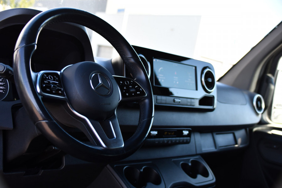 Mercedes-Benz Sprinter 319 3.0 CDI L2H1 DC Black Edition FULL OPTIONS! 360 Camera, Adaptieve Cruise, LED, 2 x Stoelverwarming, Standkacel, Autmaat, 10,5'' Mbux, Sensoren, Uniek!