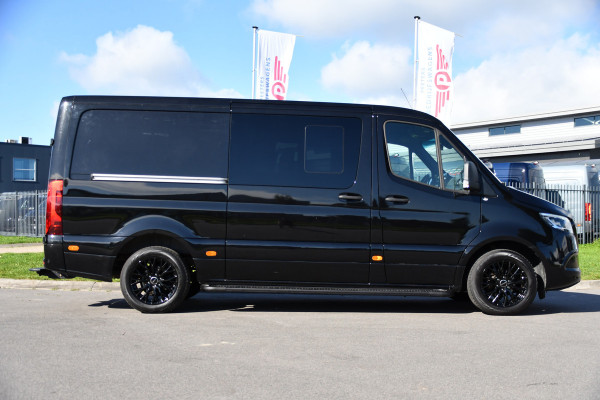 Mercedes-Benz Sprinter 319 3.0 CDI L2H1 DC Black Edition FULL OPTIONS! 360 Camera, Adaptieve Cruise, LED, 2 x Stoelverwarming, Standkacel, Autmaat, 10,5'' Mbux, Sensoren, Uniek!