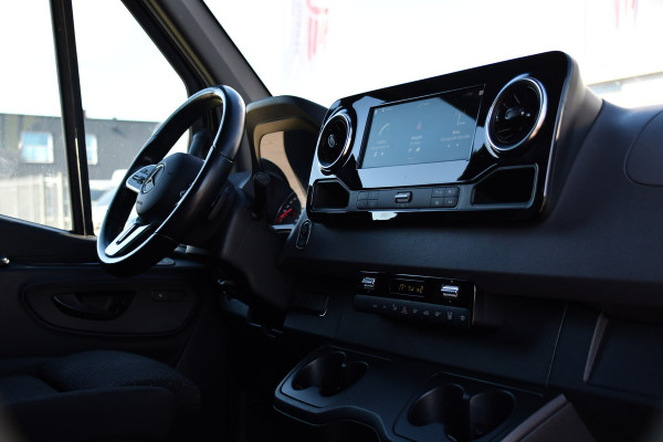Mercedes-Benz Sprinter 319 3.0 CDI L2H1 DC Black Edition FULL OPTIONS! 360 Camera, Adaptieve Cruise, LED, 2 x Stoelverwarming, Standkacel, Autmaat, 10,5'' Mbux, Sensoren, Uniek!