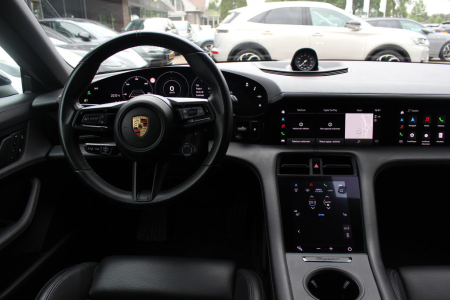Porsche Taycan Sport Turismo 93 kWh / Panoramadak / 360Camera / Passenger Display / Luchtvering / 21'' / Adaptieve Stoelen / CarPlay / Keyless / Bose / Stoel+Stuurverwarming / Dodehoek / ACC