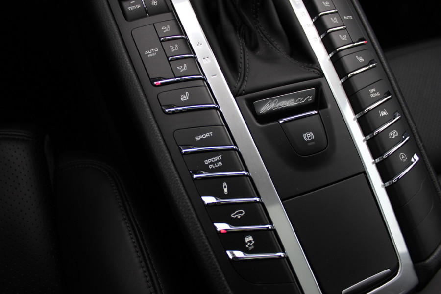 Porsche Macan 2.0 / Panoramadak / Camera / Luchtvering / Sportdesign+Chrono / 21'' / Adaptieve stoelen / CarPlay / Bose / DAB / Stoelverwarming / ACC