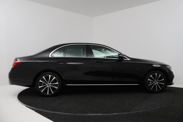 Mercedes-Benz E-Klasse 300 e Advantage (CAMERA, STOELVERWARMING/VERKOELING, ELEKTR STOELEN, SFEERVERLICHTING)