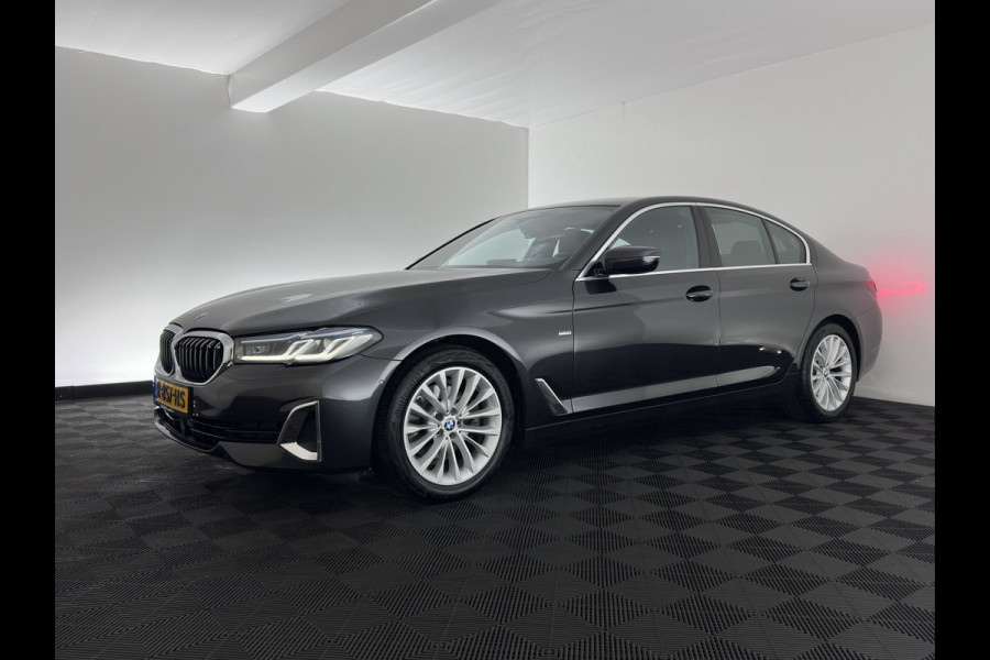 BMW 5 Serie 520d Business Edition Plus (INCL.BTW) Aut. *LEATHER | LASER-LED | HARMAN/KARDON | ADAPTIVE-CRUISE | BLIND-SPOT | MEMORY-PACK | CAMERA | DIGI-COCKPIT | AMBIENT-LIGHT | DAB+ | NAVI-FULLMAP | ECC | PDC | 18''ALU*