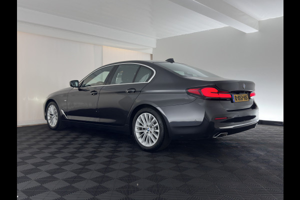 BMW 5 Serie 520d Business Edition Plus (INCL.BTW) Aut. *LEATHER | LASER-LED | HARMAN/KARDON | ADAPTIVE-CRUISE | BLIND-SPOT | MEMORY-PACK | CAMERA | DIGI-COCKPIT | AMBIENT-LIGHT | DAB+ | NAVI-FULLMAP | ECC | PDC | 18''ALU*