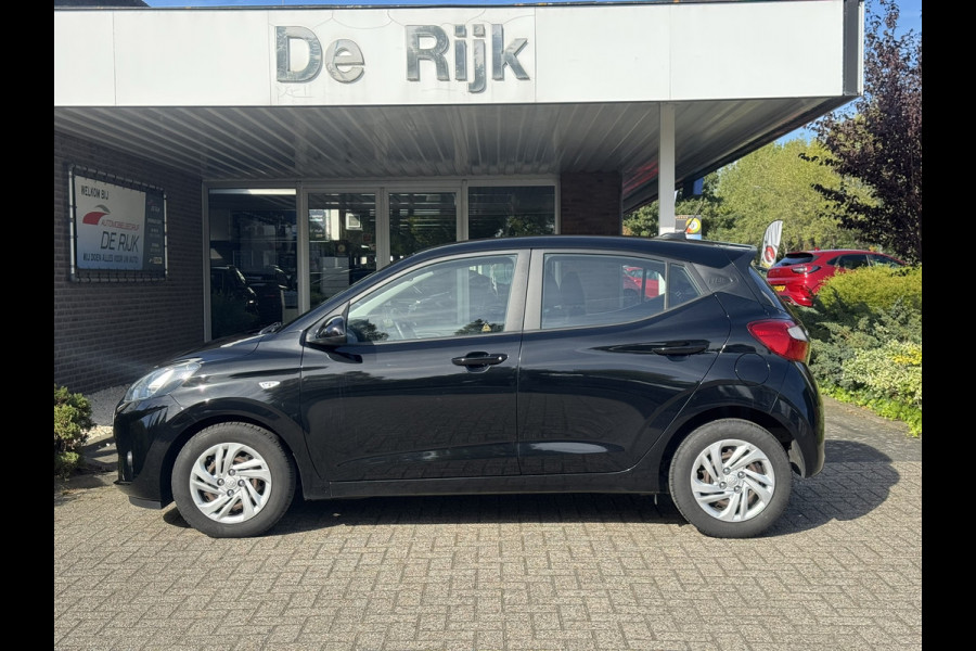 Hyundai i10 1.0 Comfort | Apple Carplay/Android Auto, Camera, Stoel + Stuurverwarming, Cruise, Climate, DAB |