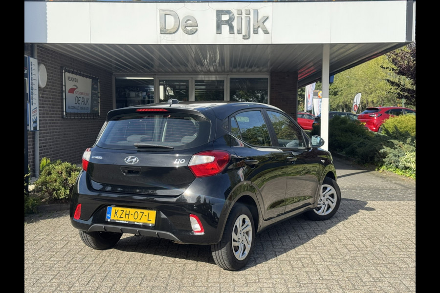 Hyundai i10 1.0 Comfort | Apple Carplay/Android Auto, Camera, Stoel + Stuurverwarming, Cruise, Climate, DAB |