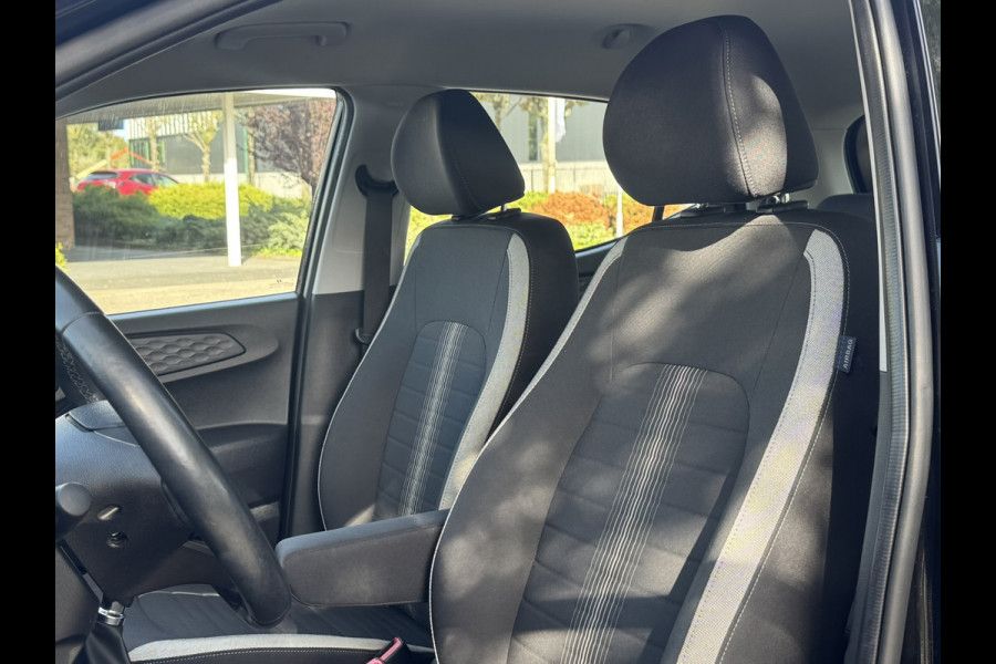 Hyundai i10 1.0 Comfort | Apple Carplay/Android Auto, Camera, Stoel + Stuurverwarming, Cruise, Climate, DAB |