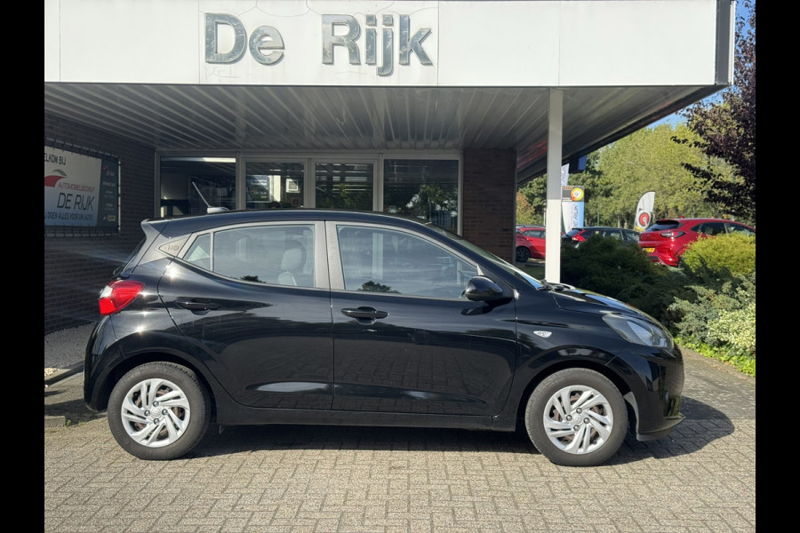 Hyundai i10 1.0 Comfort | Apple Carplay/Android Auto, Camera, Stoel + Stuurverwarming, Cruise, Climate, DAB |