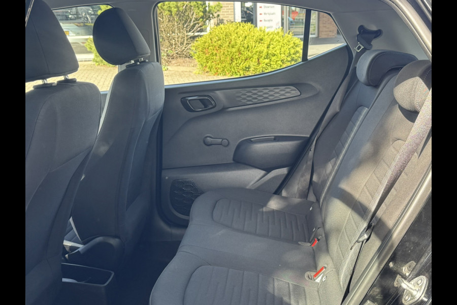 Hyundai i10 1.0 Comfort | Apple Carplay/Android Auto, Camera, Stoel + Stuurverwarming, Cruise, Climate, DAB |