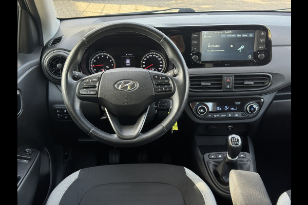 Hyundai i10 1.0 Comfort | Apple Carplay/Android Auto, Camera, Stoel + Stuurverwarming, Cruise, Climate, DAB |