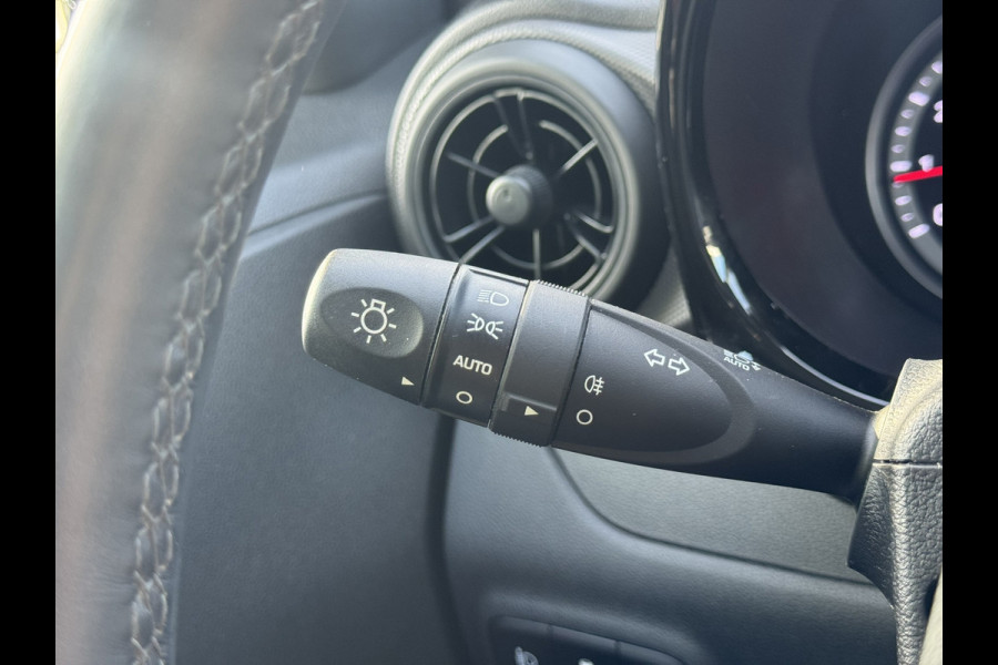 Hyundai i10 1.0 Comfort | Apple Carplay/Android Auto, Camera, Stoel + Stuurverwarming, Cruise, Climate, DAB |