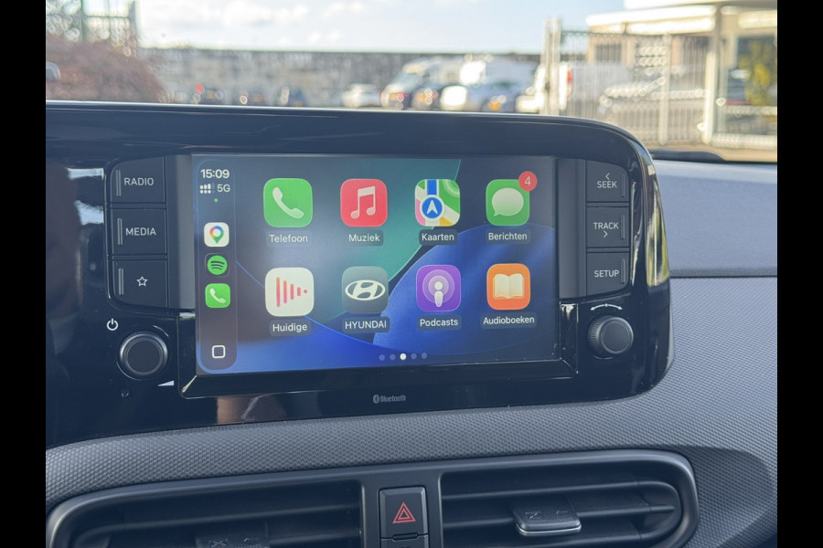 Hyundai i10 1.0 Comfort | Apple Carplay/Android Auto, Camera, Stoel + Stuurverwarming, Cruise, Climate, DAB |