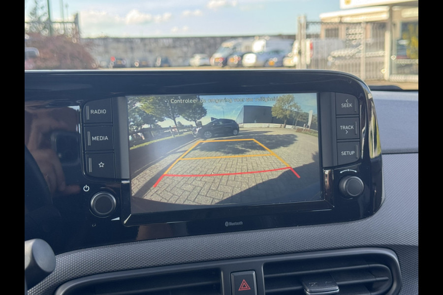 Hyundai i10 1.0 Comfort | Apple Carplay/Android Auto, Camera, Stoel + Stuurverwarming, Cruise, Climate, DAB |