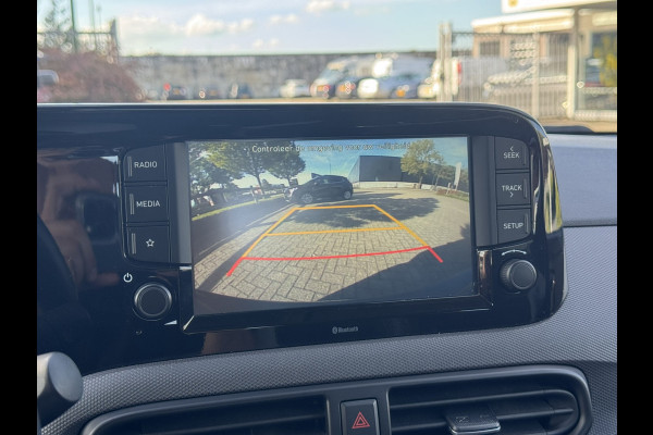 Hyundai i10 1.0 Comfort | Apple Carplay/Android Auto, Camera, Stoel + Stuurverwarming, Cruise, Climate, DAB |