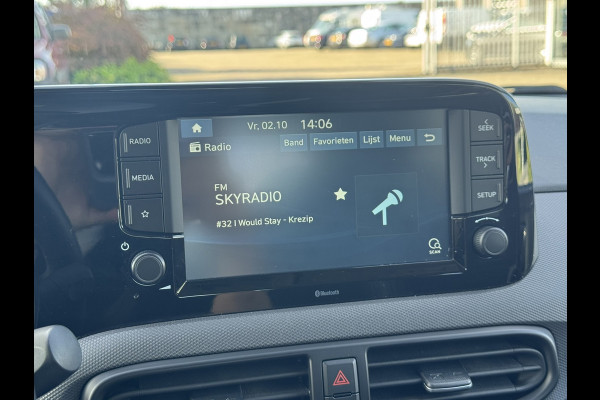 Hyundai i10 1.0 Comfort | Apple Carplay/Android Auto, Camera, Stoel + Stuurverwarming, Cruise, Climate, DAB |