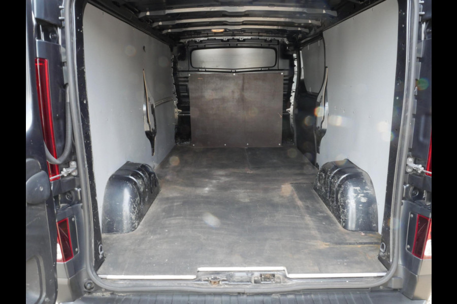 Renault Trafic 2.0 dCi 120PK L2H1 Airco Trekhaak Camera Cruise