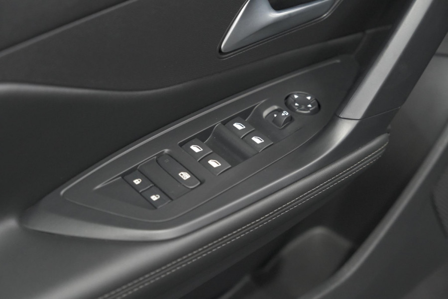 Peugeot 408 1.6 HYbrid 225 EAT8 Allure | Adaptieve Cruise Control | Camera | 19 Inch Lichtmetalen Velgen