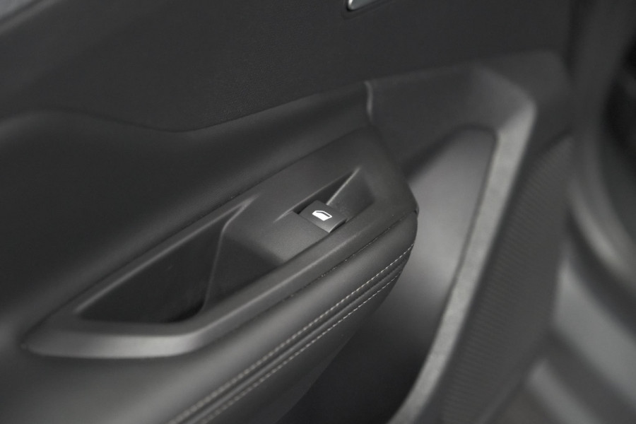 Peugeot 408 1.6 HYbrid 225 EAT8 Allure | Adaptieve Cruise Control | Camera | 19 Inch Lichtmetalen Velgen
