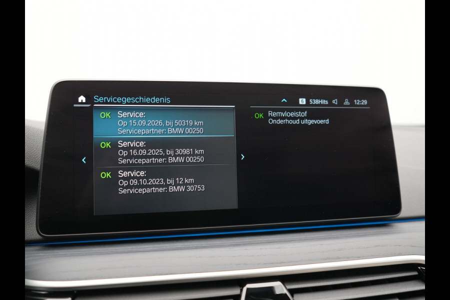 BMW 5 Serie Touring 530e M Sport PHEV 293pk Dealer O.H. | Active Steering | Trekhaak Af Fabriek | Panodak | Head Up | Adaptive Cruise | Adaptief Onderstel | Camera | Laser LED | Lederen Comfortstoelen Memory & Verwarmd | Sfeerverlichting | Blis |  Plug In Hybrid |