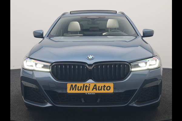 BMW 5 Serie Touring 530e M Sport PHEV 293pk Dealer O.H. | Active Steering | Trekhaak Af Fabriek | Panodak | Head Up | Adaptive Cruise | Adaptief Onderstel | Camera | Laser LED | Lederen Comfortstoelen Memory & Verwarmd | Sfeerverlichting | Blis |  Plug In Hybrid |