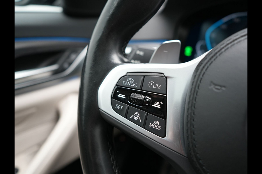 BMW 5 Serie Touring 530e M Sport PHEV 293pk Dealer O.H. | Active Steering | Trekhaak Af Fabriek | Panodak | Head Up | Adaptive Cruise | Adaptief Onderstel | Camera | Laser LED | Lederen Comfortstoelen Memory & Verwarmd | Sfeerverlichting | Blis |  Plug In Hybrid |