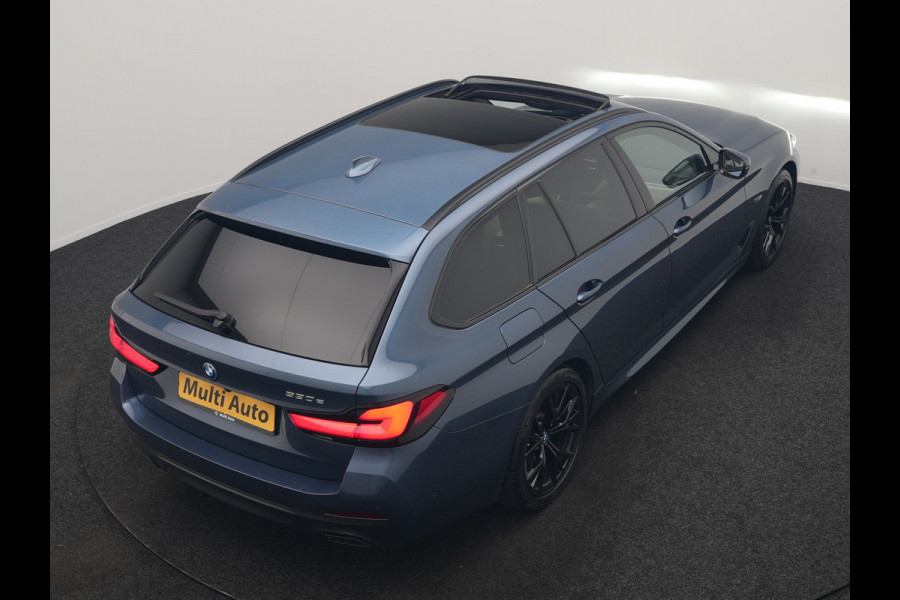 BMW 5 Serie Touring 530e M Sport PHEV 293pk Dealer O.H. | Active Steering | Trekhaak Af Fabriek | Panodak | Head Up | Adaptive Cruise | Adaptief Onderstel | Camera | Laser LED | Lederen Comfortstoelen Memory & Verwarmd | Sfeerverlichting | Blis |  Plug In Hybrid |