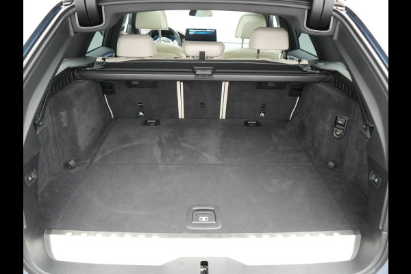 BMW 5 Serie Touring 530e M Sport PHEV 293pk Dealer O.H. | Active Steering | Trekhaak Af Fabriek | Panodak | Head Up | Adaptive Cruise | Adaptief Onderstel | Camera | Laser LED | Lederen Comfortstoelen Memory & Verwarmd | Sfeerverlichting | Blis |  Plug In Hybrid |