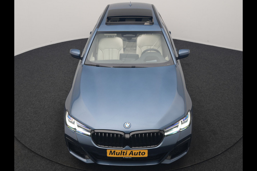 BMW 5 Serie Touring 530e M Sport PHEV 293pk Dealer O.H. | Active Steering | Trekhaak Af Fabriek | Panodak | Head Up | Adaptive Cruise | Adaptief Onderstel | Camera | Laser LED | Lederen Comfortstoelen Memory & Verwarmd | Sfeerverlichting | Blis |  Plug In Hybrid |