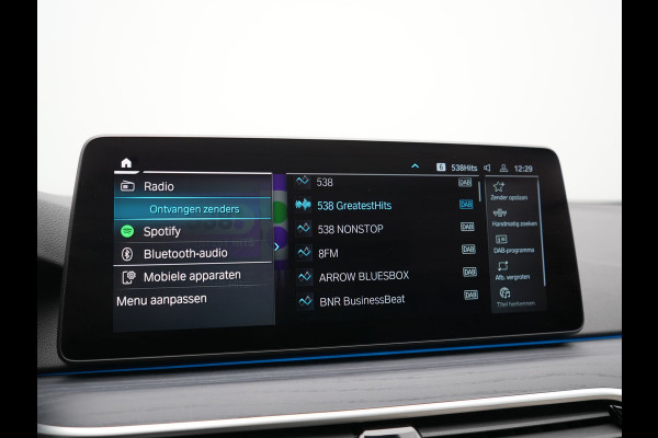 BMW 5 Serie Touring 530e M Sport PHEV 293pk Dealer O.H. | Active Steering | Trekhaak Af Fabriek | Panodak | Head Up | Adaptive Cruise | Adaptief Onderstel | Camera | Laser LED | Lederen Comfortstoelen Memory & Verwarmd | Sfeerverlichting | Blis |  Plug In Hybrid |