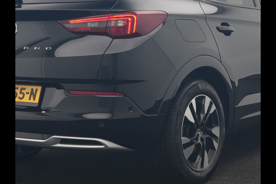 Opel Grandland 1.6 Turbo Ultimate FACELIFT MODEL PHEV 225pk Dealer O.H. | Trekhaak Afn. | Adaptive Cruise | 360 Camera | Alcantara Sportstoelen & Stuur Verwarmd | BLIS | Keyless | Navigatie | DAB | Plug In Hybrid | Apple Carplay | Plug In Hybrid |