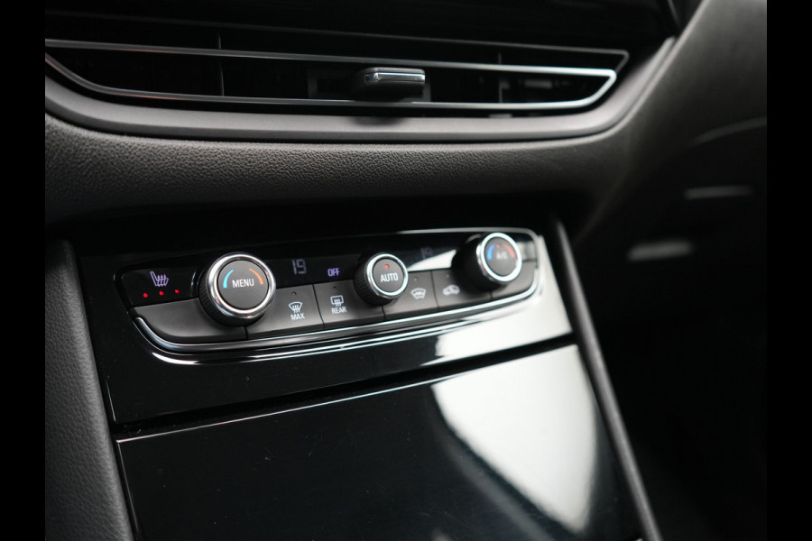 Opel Grandland 1.6 Turbo Ultimate FACELIFT MODEL PHEV 225pk Dealer O.H. | Trekhaak Afn. | Adaptive Cruise | 360 Camera | Alcantara Sportstoelen & Stuur Verwarmd | BLIS | Keyless | Navigatie | DAB | Plug In Hybrid | Apple Carplay | Plug In Hybrid |