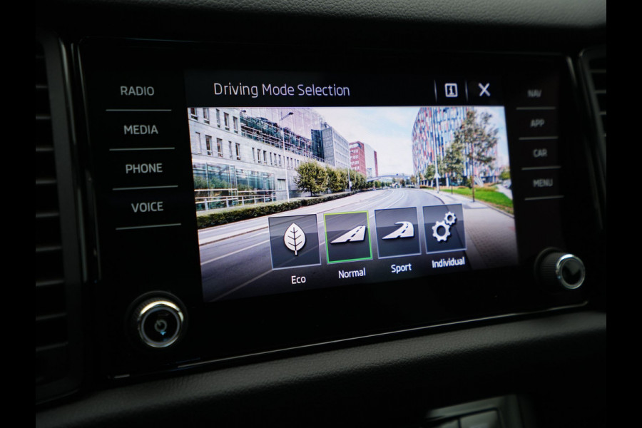 Škoda Kodiaq 1.5 TSI 150pk Sportline Business Panoramadak Camera Stoelverwarming Acc Carplay
