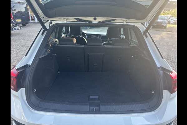 Volkswagen T-Roc 1.5 TSI Sport | 150pk | Panoramadak | Adaptieve Cruise | Stoelverwarming | Elektrische Achterklep | Achteruitrijcamera