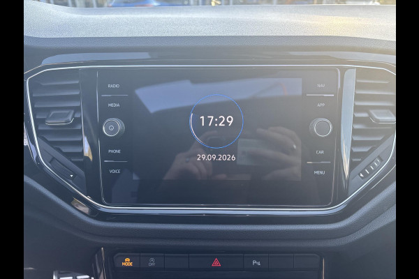 Volkswagen T-Roc 1.5 TSI Sport | 150pk | Panoramadak | Adaptieve Cruise | Stoelverwarming | Elektrische Achterklep | Achteruitrijcamera