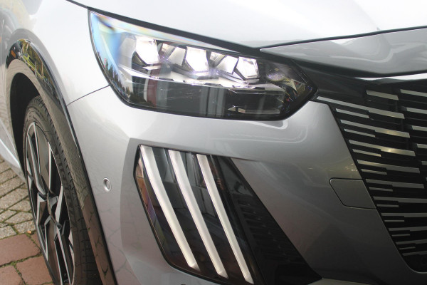 Peugeot 208 1.2 Hybrid 110PK AUTOMAAT GT | CAMERA VOOR + ACHTER | NAVIGATIE | DRAADLOZE APPLE CARPLAY/ANDROID AUTO | FULL LED KOPLAMPEN | LICHTMETALEN VELGEN 17" | DODEHOEK DETECTIE | DRAADLOZE TELEFOONLADER | KEYLESS ENTRY/START | DAB+ RADIO | ADAPTIVE CRUISE CONTROL | CLIMATE CONTROL | SFEERVERLICHTING |
