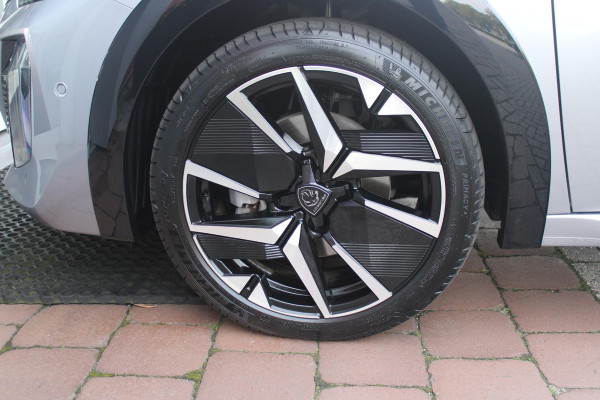 Peugeot 208 1.2 Hybrid 110PK AUTOMAAT GT | CAMERA VOOR + ACHTER | NAVIGATIE | DRAADLOZE APPLE CARPLAY/ANDROID AUTO | FULL LED KOPLAMPEN | LICHTMETALEN VELGEN 17" | DODEHOEK DETECTIE | DRAADLOZE TELEFOONLADER | KEYLESS ENTRY/START | DAB+ RADIO | ADAPTIVE CRUISE CONTROL | CLIMATE CONTROL | SFEERVERLICHTING |
