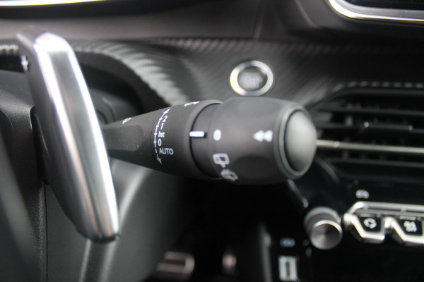 Peugeot 208 1.2 Hybrid 110PK AUTOMAAT GT | CAMERA VOOR + ACHTER | NAVIGATIE | DRAADLOZE APPLE CARPLAY/ANDROID AUTO | FULL LED KOPLAMPEN | LICHTMETALEN VELGEN 17" | DODEHOEK DETECTIE | DRAADLOZE TELEFOONLADER | KEYLESS ENTRY/START | DAB+ RADIO | ADAPTIVE CRUISE CONTROL | CLIMATE CONTROL | SFEERVERLICHTING |