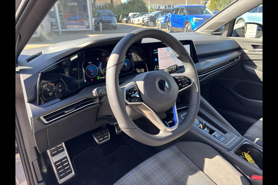 Volkswagen Golf 1.4 eHybrid GTE PHEV 244pk Adaptieve Cruise | Achteruitrijcamera | Apple Carplay/Android Auto | Stoelverwarming | Rode remklauwen
