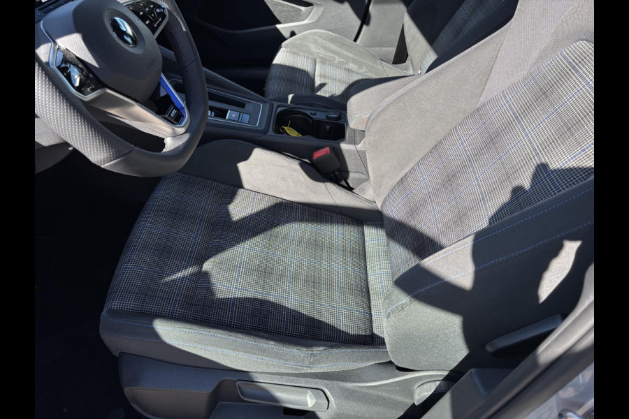 Volkswagen Golf 1.4 eHybrid GTE PHEV 244pk Adaptieve Cruise | Achteruitrijcamera | Apple Carplay/Android Auto | Stoelverwarming | Rode remklauwen