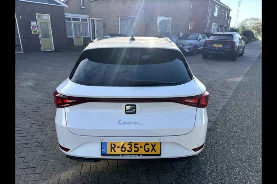 Seat Leon Sportstourer 1.0 TSI Style Business Intense Camera, Trekhaak, Virt.Dash