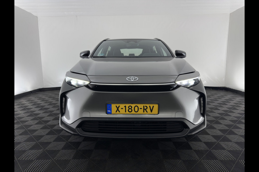 Toyota Bz4x Business 71 kWh (3-Fase-11kW) {SoH-88%} (INCL.BTW) *FULL-LED | ADAPTIVE-CRUISE | CAMERA | NAVI-FULLMAP | KEYLESS | ECC | PDC | 18''ALU | TOWBAR*