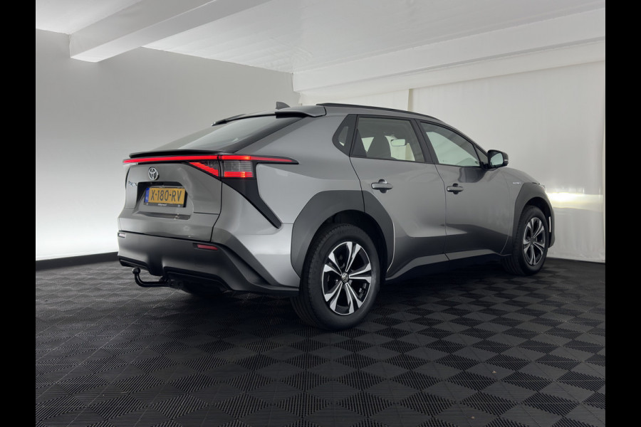 Toyota Bz4x Business 71 kWh (3-Fase-11kW) {SoH-88%} (INCL.BTW) *FULL-LED | ADAPTIVE-CRUISE | CAMERA | NAVI-FULLMAP | KEYLESS | ECC | PDC | 18''ALU | TOWBAR*