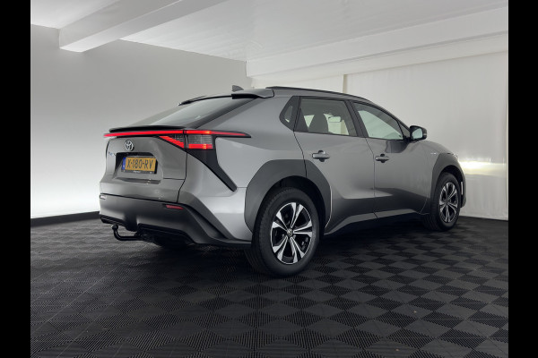 Toyota Bz4x Business 71 kWh (3-Fase-11kW) {SoH-88%} (INCL.BTW) *FULL-LED | ADAPTIVE-CRUISE | CAMERA | NAVI-FULLMAP | KEYLESS | ECC | PDC | 18''ALU | TOWBAR*